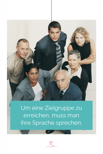 Gruppe mit fragenden Gesichtern. Spruch: 2Um eine Zielgruppe zu erreichen, muss man ihre Sprache sprechen."